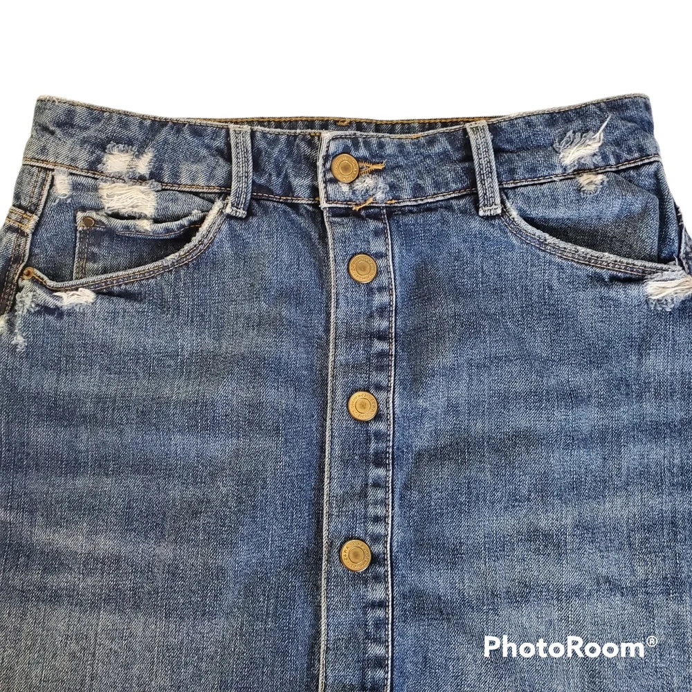 Zara denim jean mini skirt raw hem distressed button‎ down size small